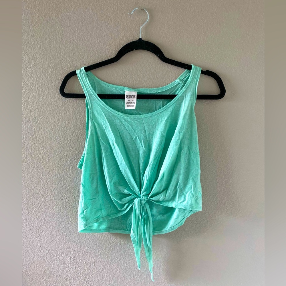 Hi everyone, I’m selling an aqua tank top from Pink, I hope you like it :)